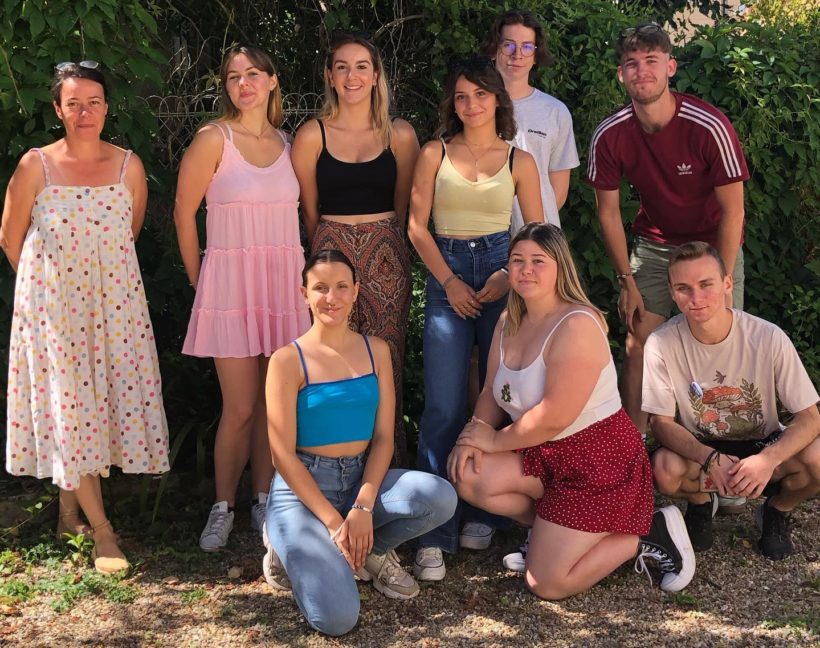 le groupe de la coopérative jeunesse de services Coop&Co à Douzillac, en Dordogne