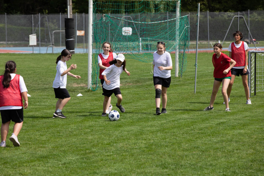 Equipe de foot féminine de Port-Sainte-Marie créée par le centre social VME - photo de Catherine Cabrol